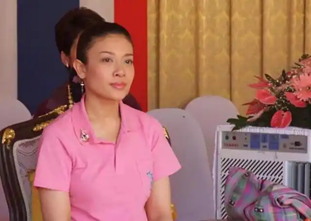 泰国15岁小王子思念母亲穿西拉米同款亮相母亲情深令人动容