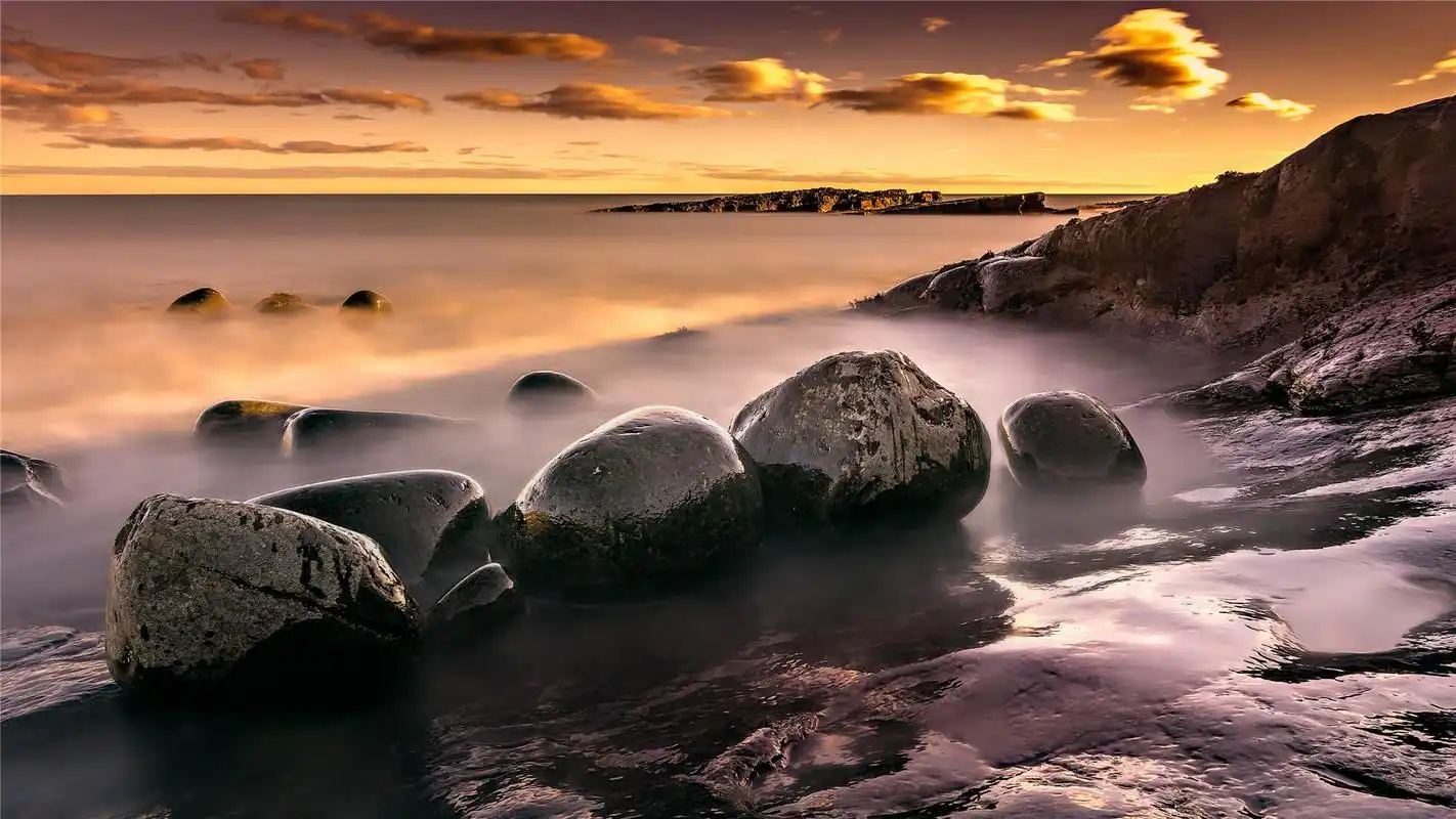 海边鹅卵石高清桌面壁纸