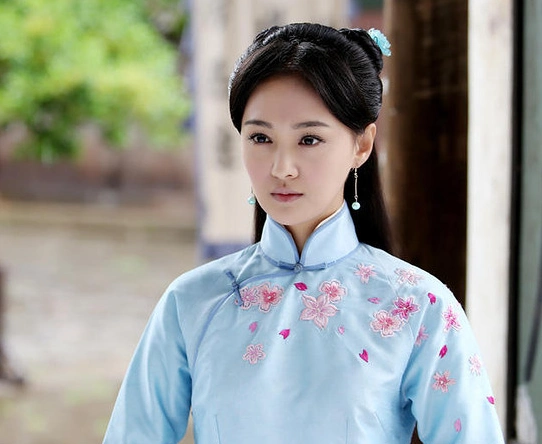 《抓住彩虹的男人》郑爽有5件衣服,图3很严肃,图5满满的少女感