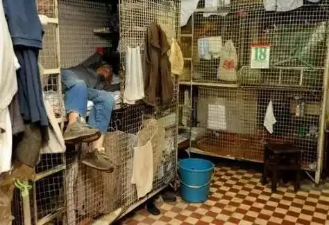 没见过香港的"棺材房",就别说自己过得不幸福