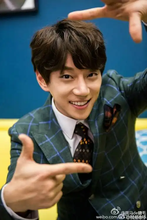 黄致列(),1982年12月3日出生于韩国庆尚北道龟尾市,韩国男歌手,声乐