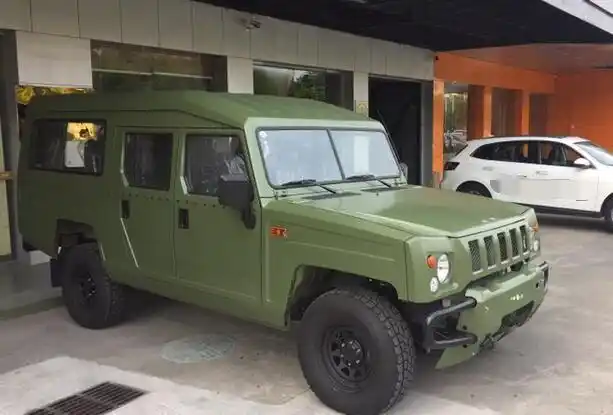 首台新款大4门北汽勇士亮相,配2.4t全新动力,空间比普拉多宽裕