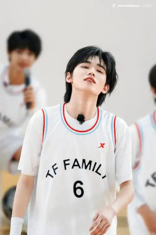 95@时代少年团-宋亚轩宋亚轩超话7815#宋亚轩夏日运动会饭拍