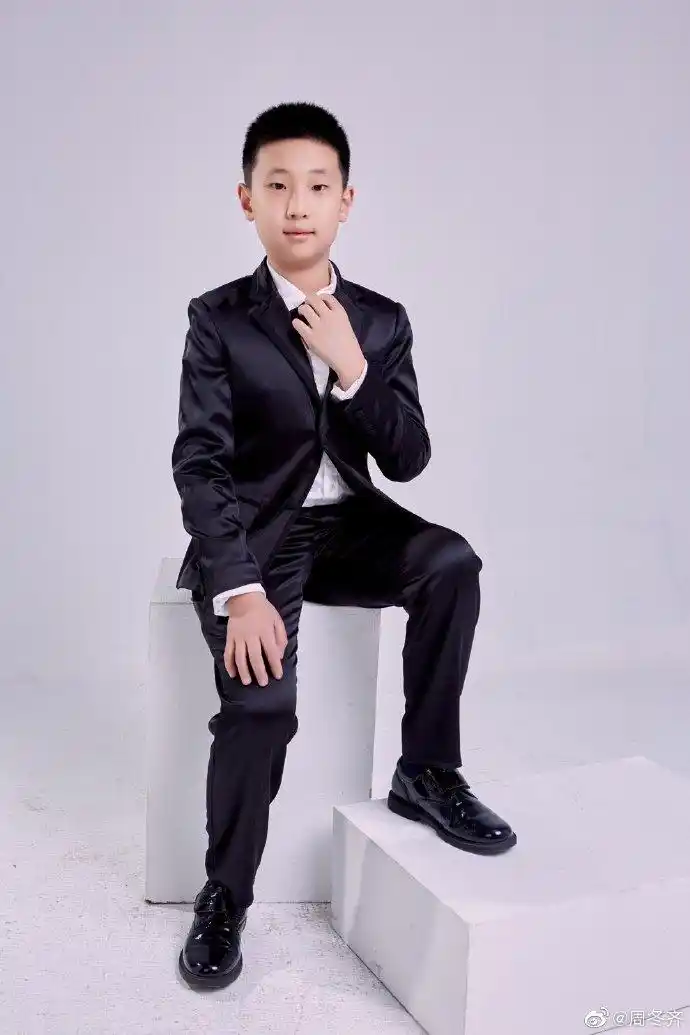 林永健儿子林大竣近照曝光 身穿正装自信大方_娱乐频道_中国青年网