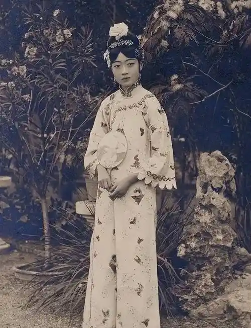 一组老照片告诉你,她们的容颜不输当红女明星_女子_后宫_董鄂妃