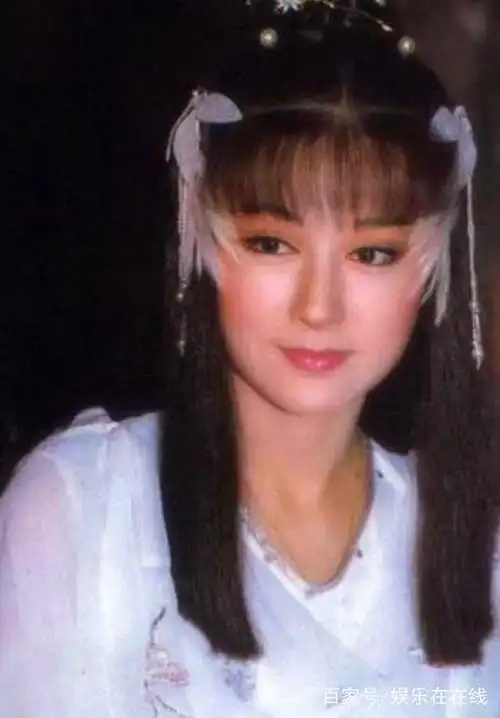 戴羽毛头饰的古装女子:《神雕侠侣》【小龙女】——潘迎紫