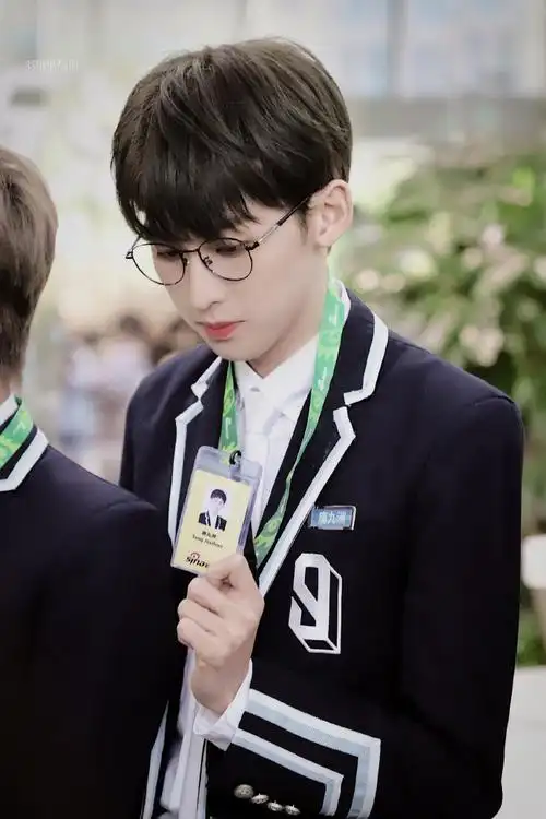 唐九洲超话7815#唐九洲青你3#0414新浪扫楼@青春有你3-唐九洲