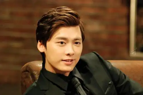 2013李易峰《千金归来》庆功会之亿星club_高清图片大全-爱豆app