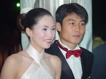 申思婚礼精彩照片全接触 新郎新娘笑开颜(图文)