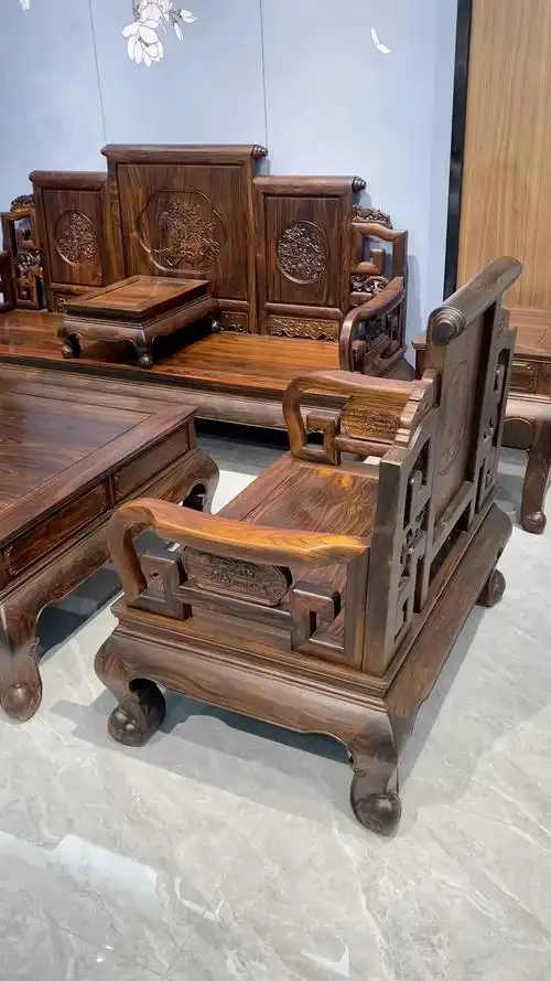 阔叶黄檀家具,做细磨打蜡和清漆工艺,两者实物对比!