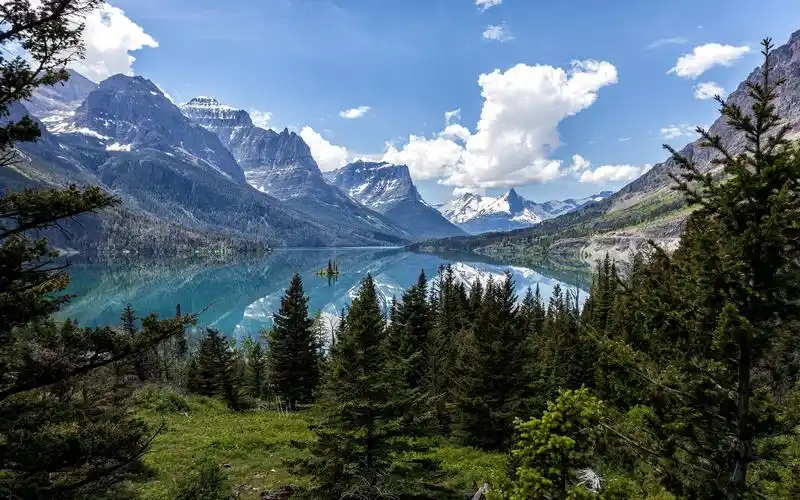 山风景云湖泊树木倒影高清壁纸2560x1600分辨率查看