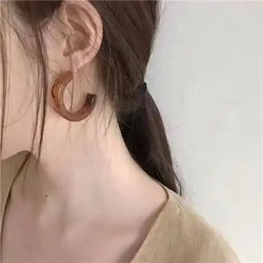 2020露肩性感锁骨女生头像 高清骚气超拽有点污图片