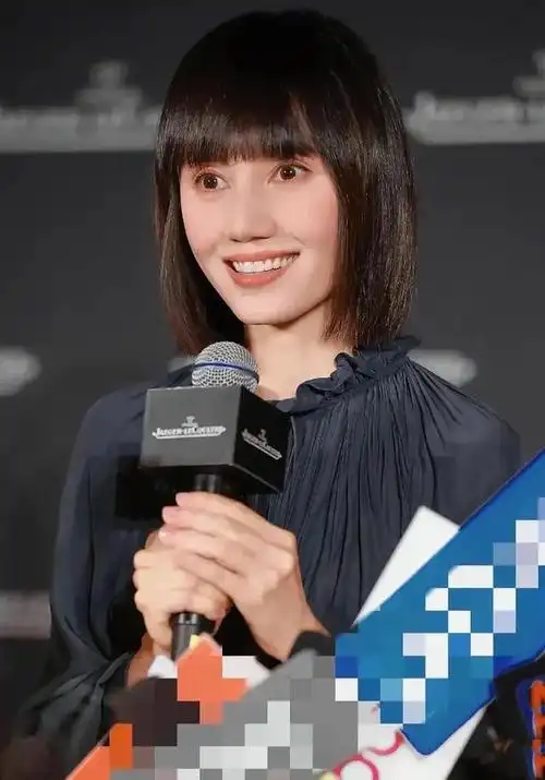 很好奇40多岁的袁泉是怎么做到眼里一直有光的