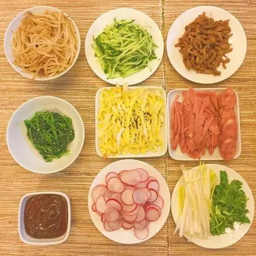 不爱做饭 怕自己吃的太过油腻= 一顿小清新风的春饼卷菜