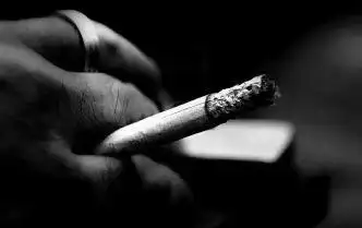 因为,做完爱的时候,人体会比较疲惫,还有精神紧张,所以会抽烟的人会