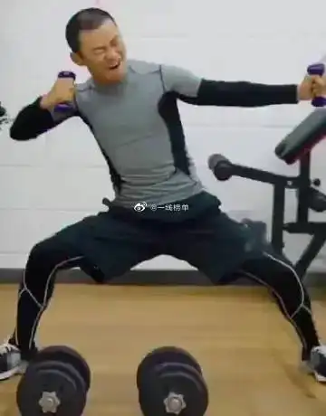 王宝强健身发福现大肚腩##王宝强近照神似光头强