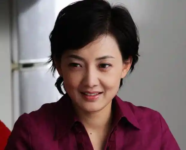 1,47岁还美如"少女",曾11次登上央视春晚,冯巩老婆究竟有多美?