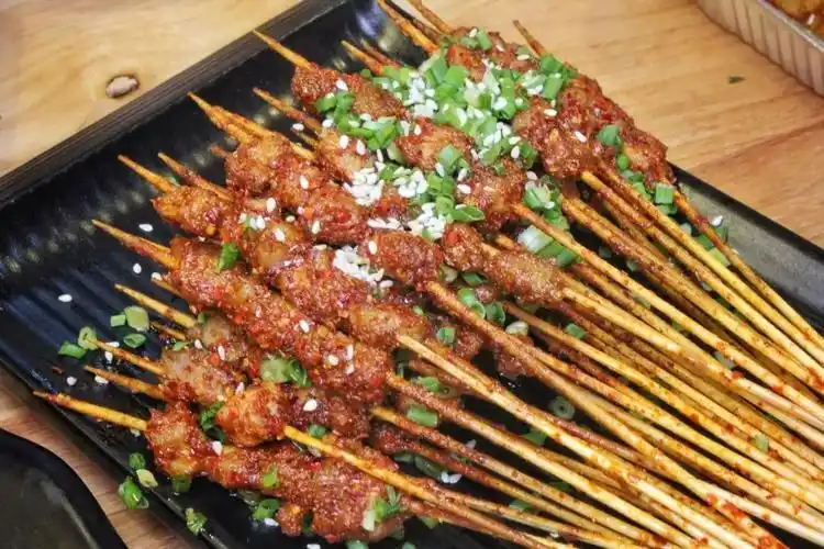 贵阳这家二十年的烤肉店每天都要串15000串!