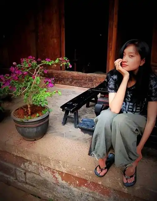 沈佳妮晒幸福,她并不漂亮,却让朱亚文如此钟情,魅力何在?