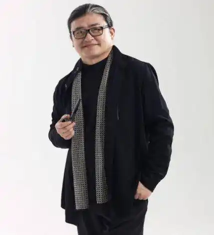 刘欢近照曝光,满头白发皮肤松弛显老态,但精神矍铄气色佳_音乐_身体