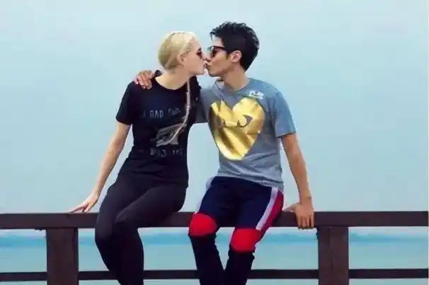 跨国夫妻撒贝宁李白这对中外夫妻太逗了连吵架都这么有梗