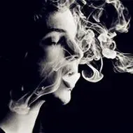 黑白男生抽烟头像