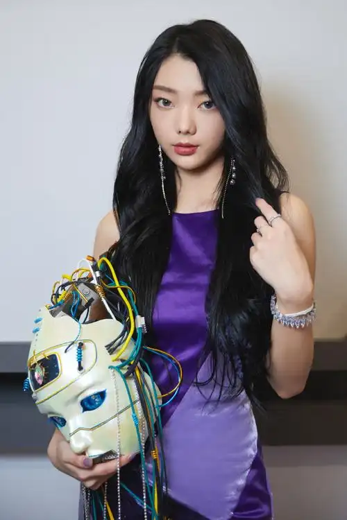 1220李紫婷没错蒙面唱将猜猜猜舞台上的霸道总裁很任性就是李紫婷mimi