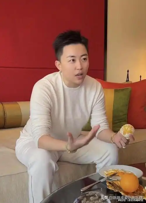 叶海洋近照曝光:三胎即将临盆不娇气,小腹微凸好似发福的啤酒肚