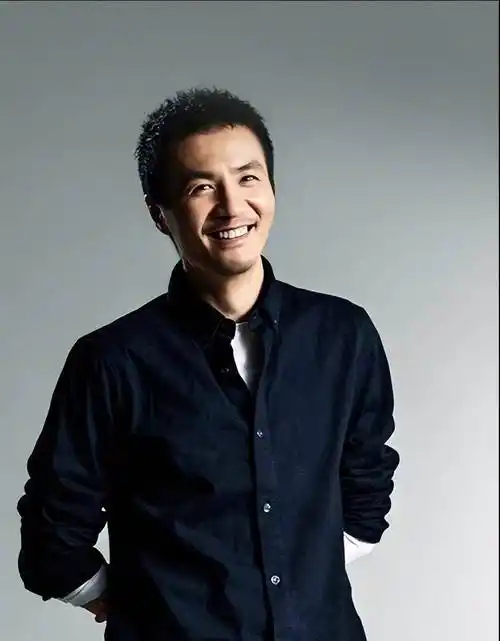 狂30万张在那个歌手百花齐放的年代1999年朴树发布了人生中第一张专辑