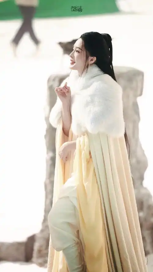 七夜雪首发剧照##终于等到李沁的古装了##曾舜晞看李沁的眼神