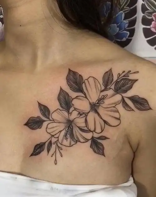 素花纹身图片_胸部纹身图案