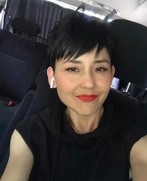 54岁刘美君生日晒腹肌马甲线羡煞旁人,如今享儿孙福成为最型奶奶