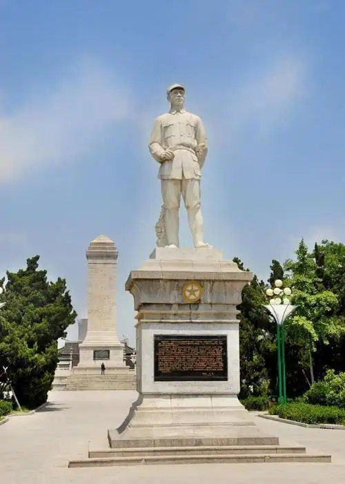 彭雪枫将军塑像革命先烈纪念碑彭雪枫纪念馆彭雪枫与《拂晓报》彭雪枫