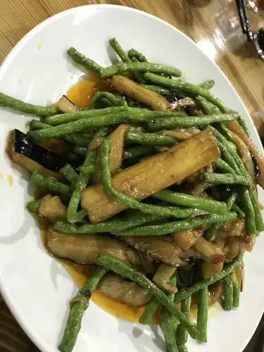 荣聚农家乐特色菜:大盘鱼,焖鸡,鸭,鹅,还各种小炒,白切鸡,鸭,鹅,冬瓜