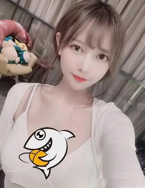 斗鱼罗米娜回归疑似整容退网前曾声明需调理身体并非陪大哥