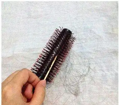 卷发梳子头发怎么清理梳子头发怎么去掉