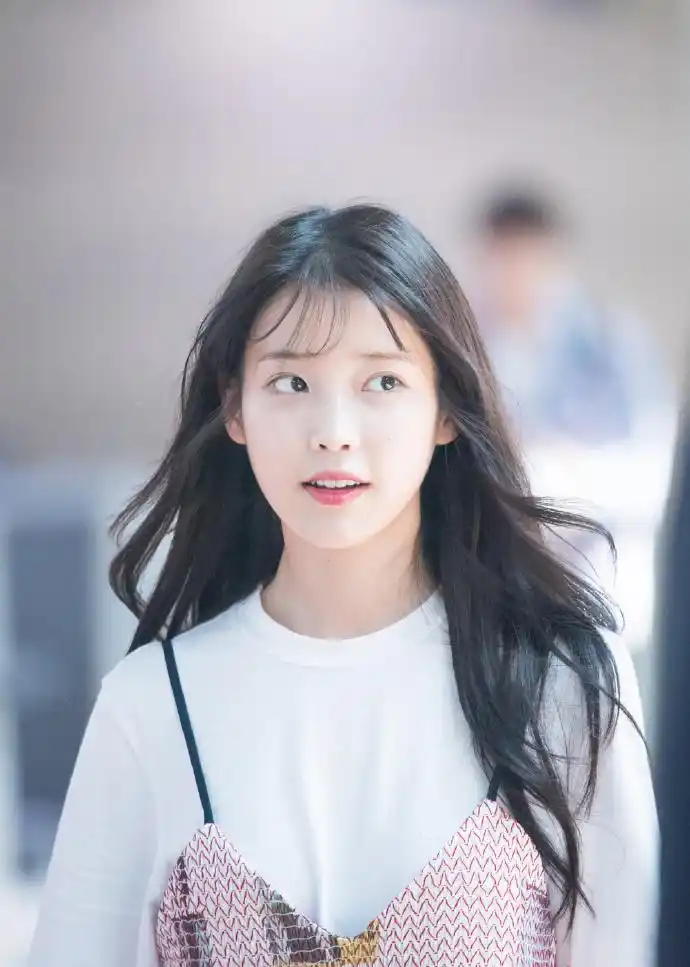 李智恩iu清新可爱街拍图片