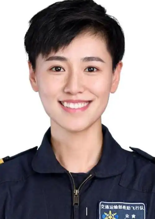 紧急救援原型机长宋寅获奖颜值超女明星让撒贝宁不自信