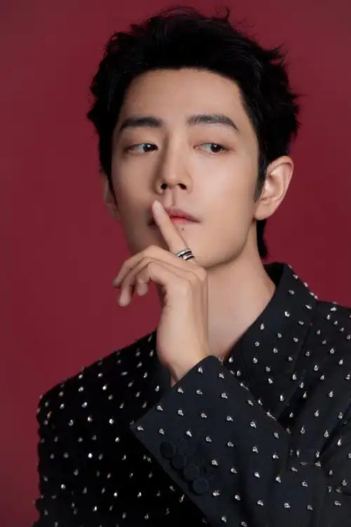 肖战亮钻马甲##微博之夜红毯##肖战你好闪##微博之夜红毯点评live秀