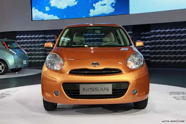 p>日产玛驰是一辆精品微型细节外观车,它全面吸取了日产高级车的设计