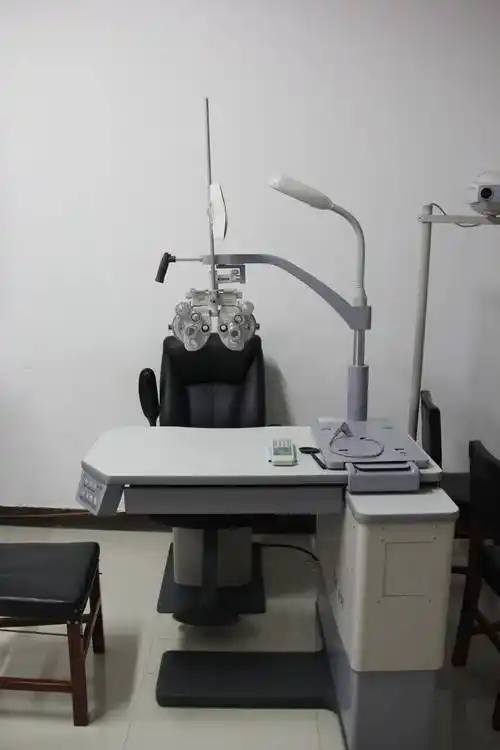 综合验光仪屈光及双眼平衡检查