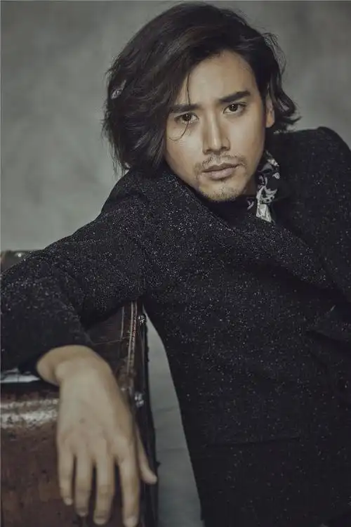 蔡珩眼睛深邃蔡珩彰显忧郁气质