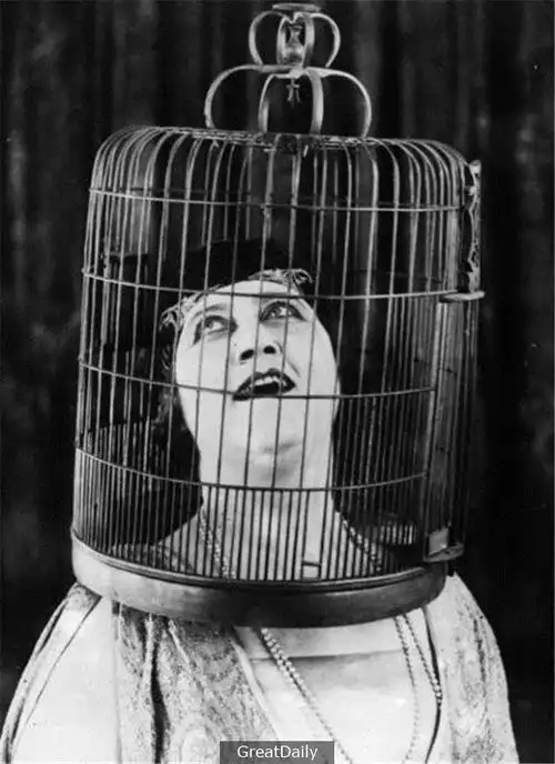 23张阴森诡异的照片,看了心里极度扭曲!请慎入!