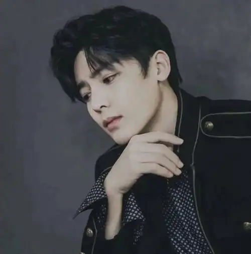 【微信头像】侯明昊