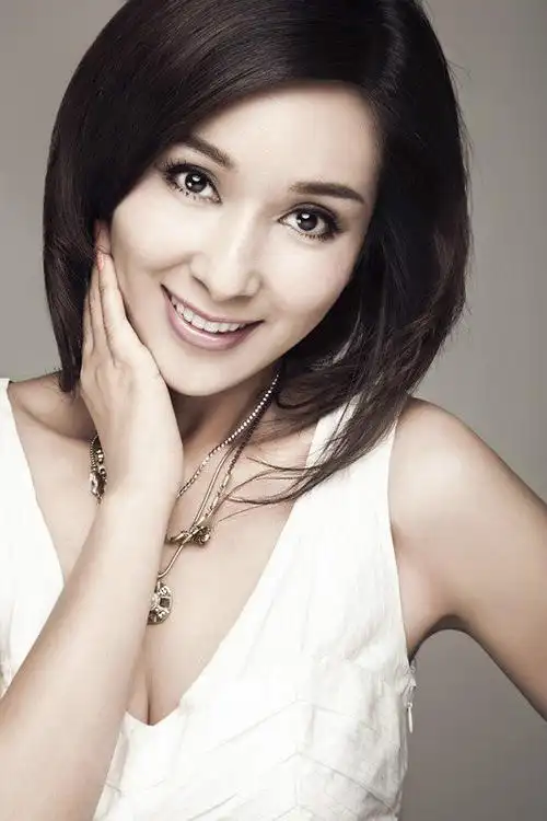 p>杨恭如,1974年1月7日出生于上海,华语影视女演员,毕业于加拿大约克