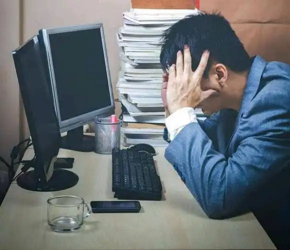 男人努力的样子                    欢