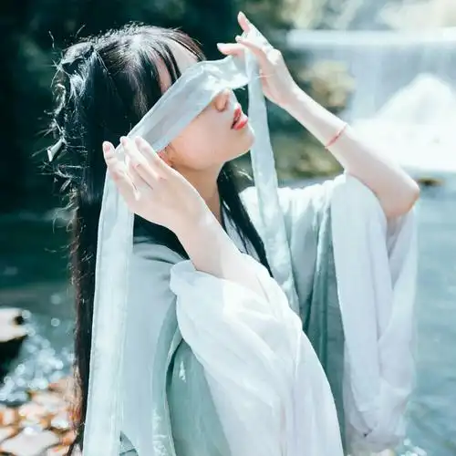 蒙眼的小姐姐,古风真人女头像