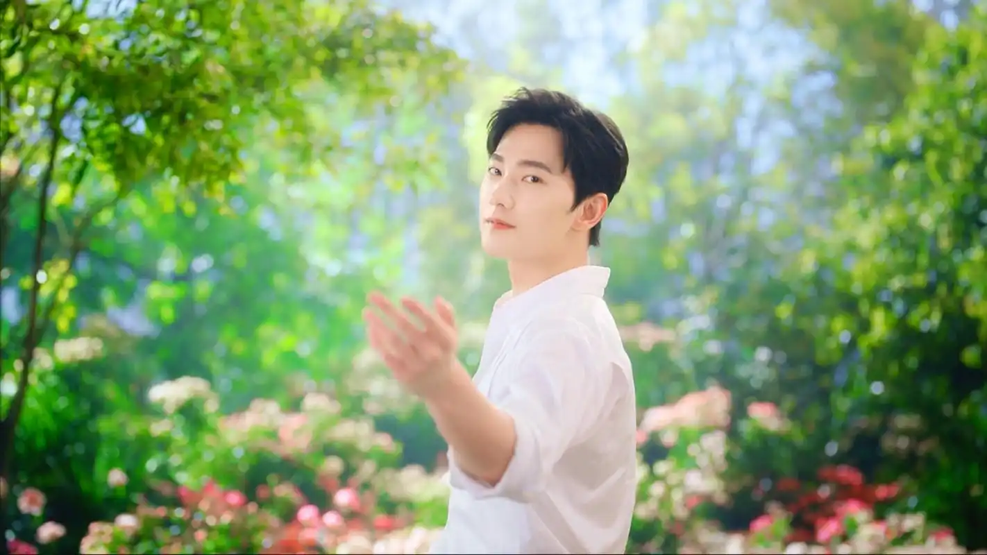 杨洋广告大片!代言半亩花田!