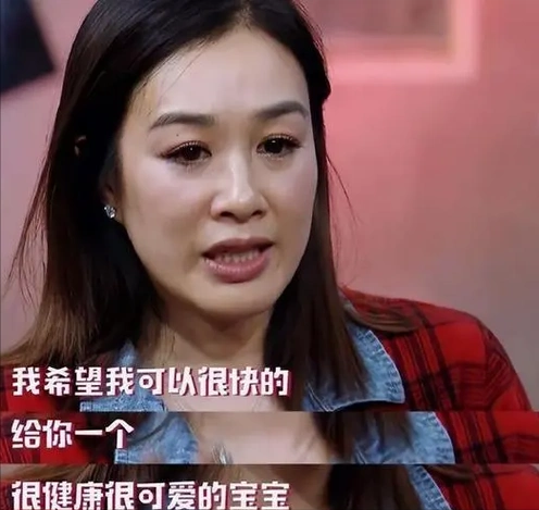 3段婚姻3个女儿51岁再为小12岁老公生四胎钟丽缇为啥这么拼