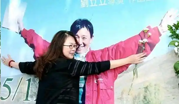 导演刘立立给原配赚钱为原配绝育72岁原配儿子让其母腾位置